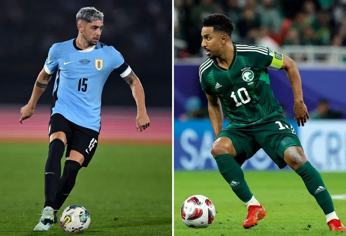 Jugadores de Arabia Saudita y Uruguay en acción Jugadores de Arabia Saudita y Uruguay en acción