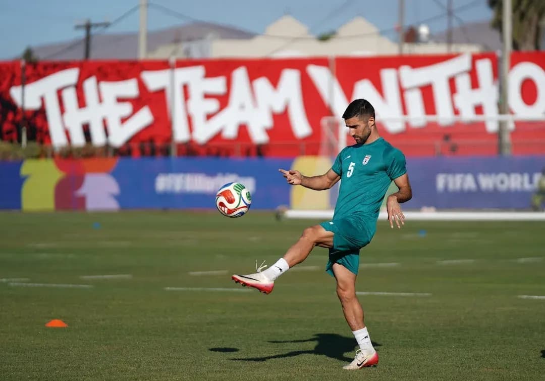 Jugador de Irán entrenando para el Mundial Jugador de Irán entrenando para el Mundial