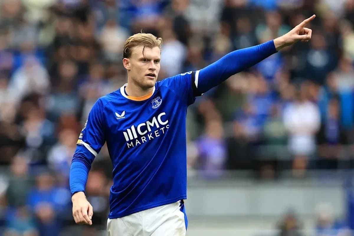 Jugador de Everton señalando durante el partido Jugador de Everton señalando durante el partido