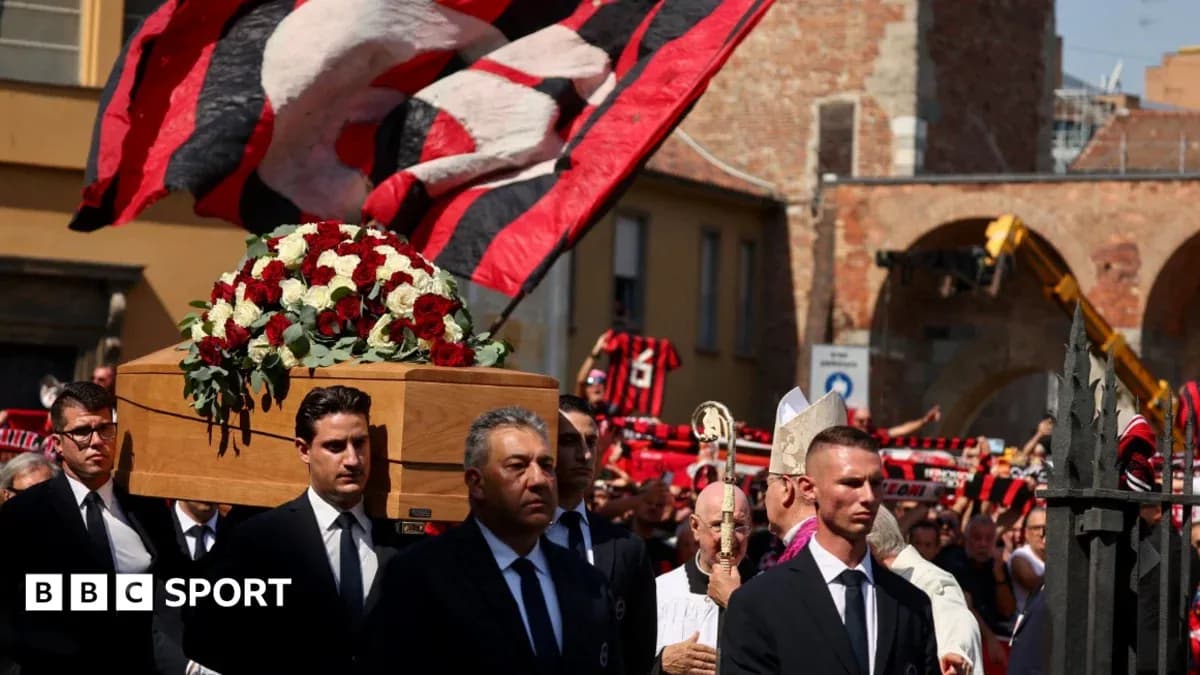 Cortejo fúnebre con ataúd y seguidores en duelo Cortejo fúnebre con ataúd y seguidores en duelo