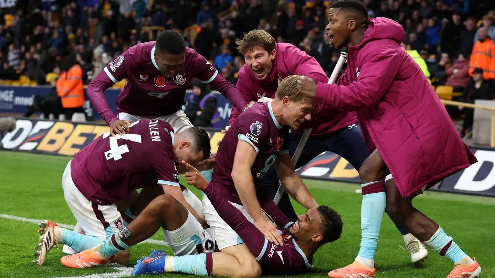 Jugadores de Burnley celebrando un gol Jugadores de Burnley celebrando un gol