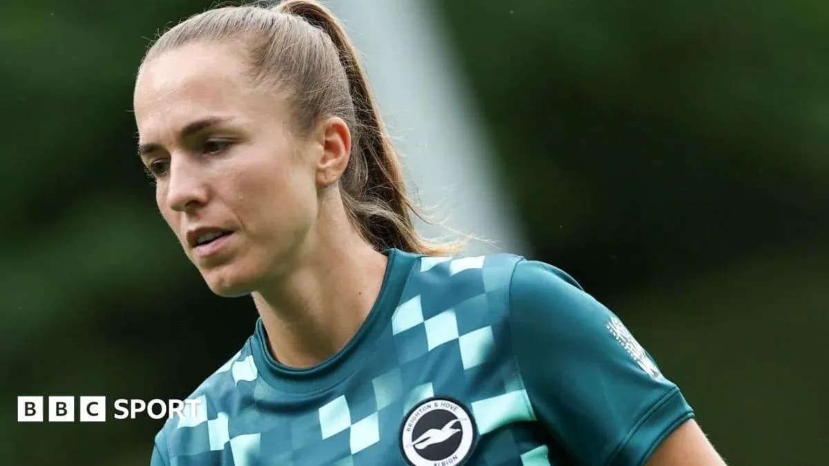 Portera entrenando con uniforme de Brighton & Hove Albion Portera entrenando con uniforme de Brighton & Hove Albion